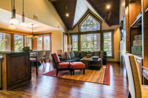Village Walk - Private Hot Tub, HOA Amenities, Pet Friendly, Walk to Lifts! Truckee